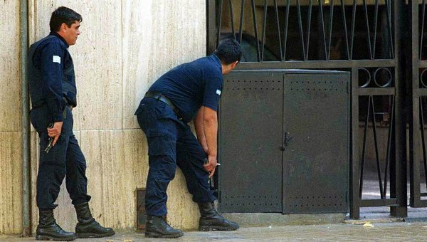 Más de 40 disparos en Buenos Aires durante robo a joyería deja al menos tres heridos  (Video)
