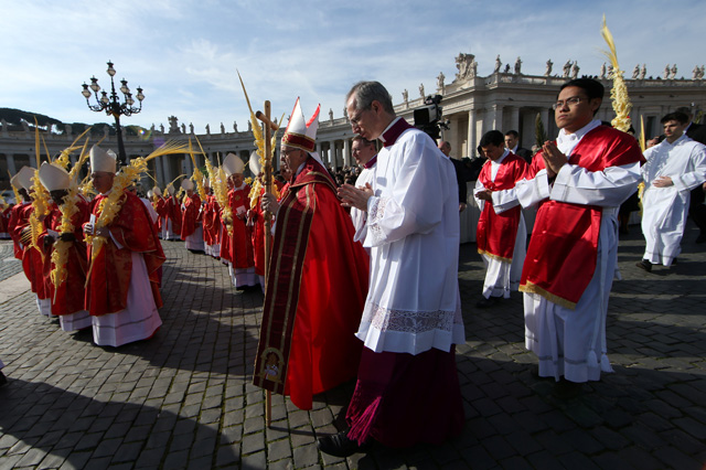 Cardinals arrive to attend the Palm Sunday Mass in Saint Peter's Square at the Vatican, March 25, 2018  REUTERS/Tony Gentile