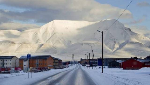 En Longyearbyen, unos de los pueblos más septentrionales del mundo, viven 2.000 personas - Efe