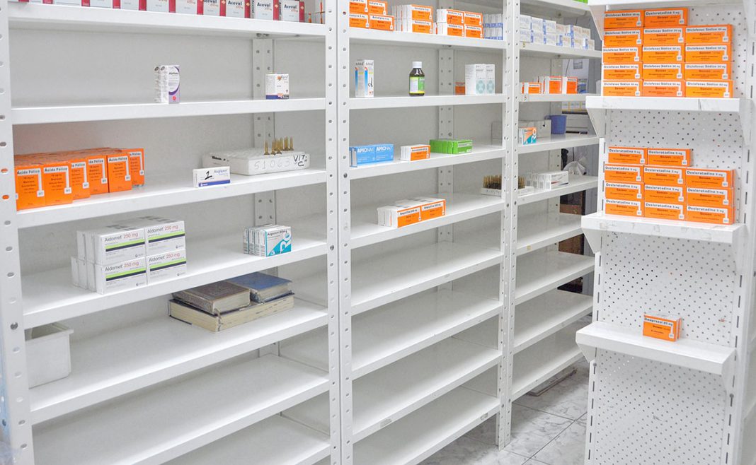 Fefarven afirma que más de 400 farmacias han cerrado por la crisis en Venezuela