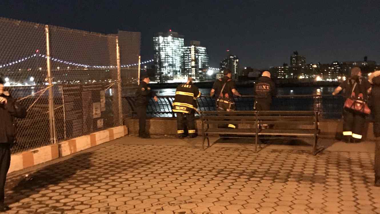 Al menos dos muertos al estrellarse helicóptero en Nueva York