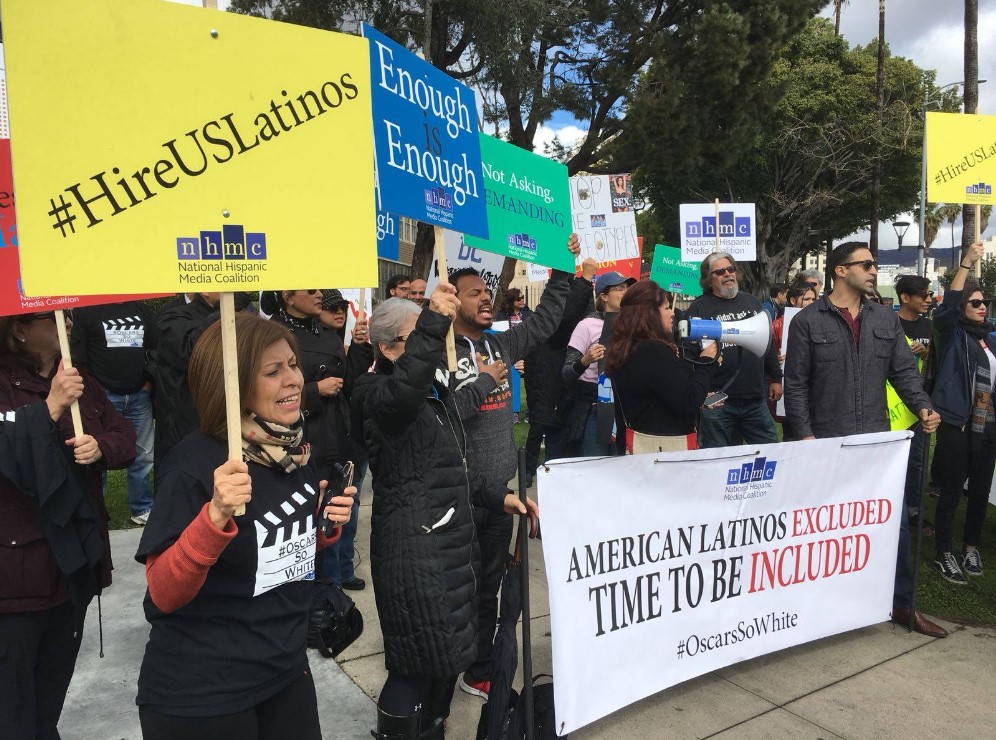 Manifestantes exigen mayor inclusión de hispanos en Hollywood (Videos)