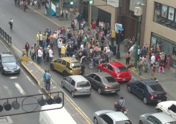 ¡Aberrante! Reportan equipos anti-motín en protesta de pensionados en Caracas #22Mar (fotos)