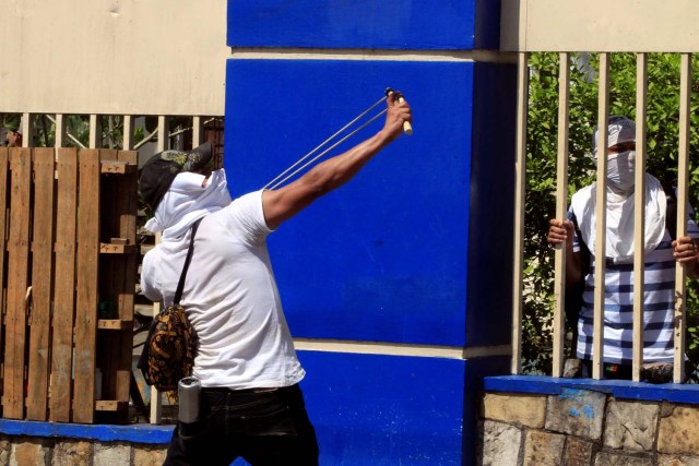 Estudiantes de la Universidad Pública de la Universidad Agraria (UNA) participan en protestas contra reformas que implementan cambios en los planes de pensiones del Instituto Nicaragüense de Seguridad Social (INSS) en Managua, Nicaragua, abril 19,2018.REUTERS / Oswaldo Rivas