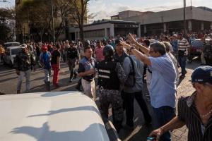 Reportero de El Pitazo fue agredido en Catia por colectivos