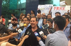 Lozano a Varela: Venga a darle la cara a los familiares de la masacre en Carabobo