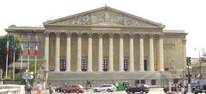Parlamento francés abre debate de polémica ley contra noticias falsas