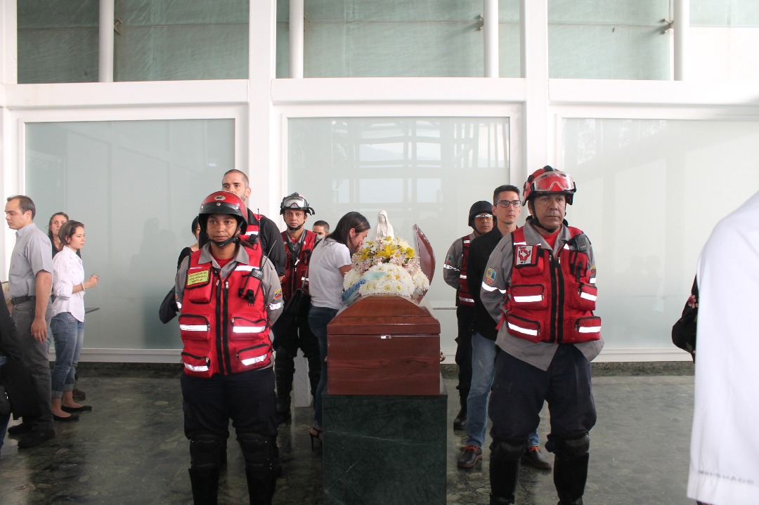 Equipo de paramédicos del Intt montan guardia en velorio de Alejandro Cañizales (Fotos)