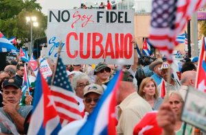 El exilio cubano apoya la prohibición de vuelos desde EEUU a nueve ciudades