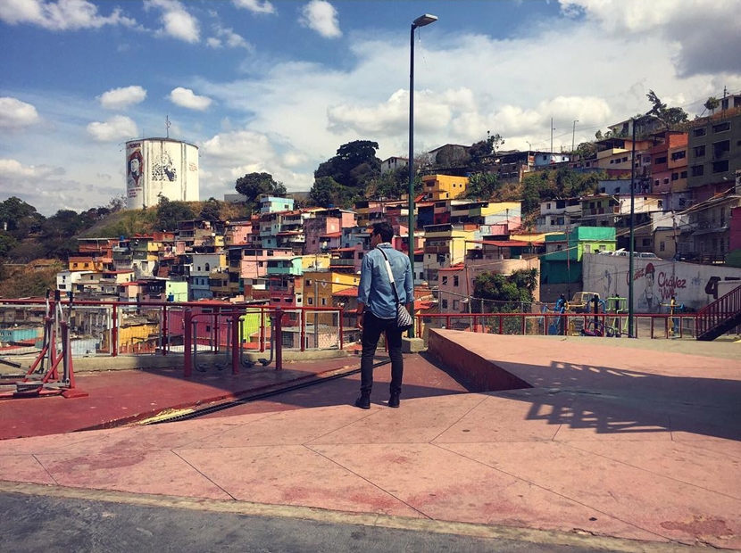 Le caen encima a este actor venezolano por promover el turismo en el Cuartel de la Montaña