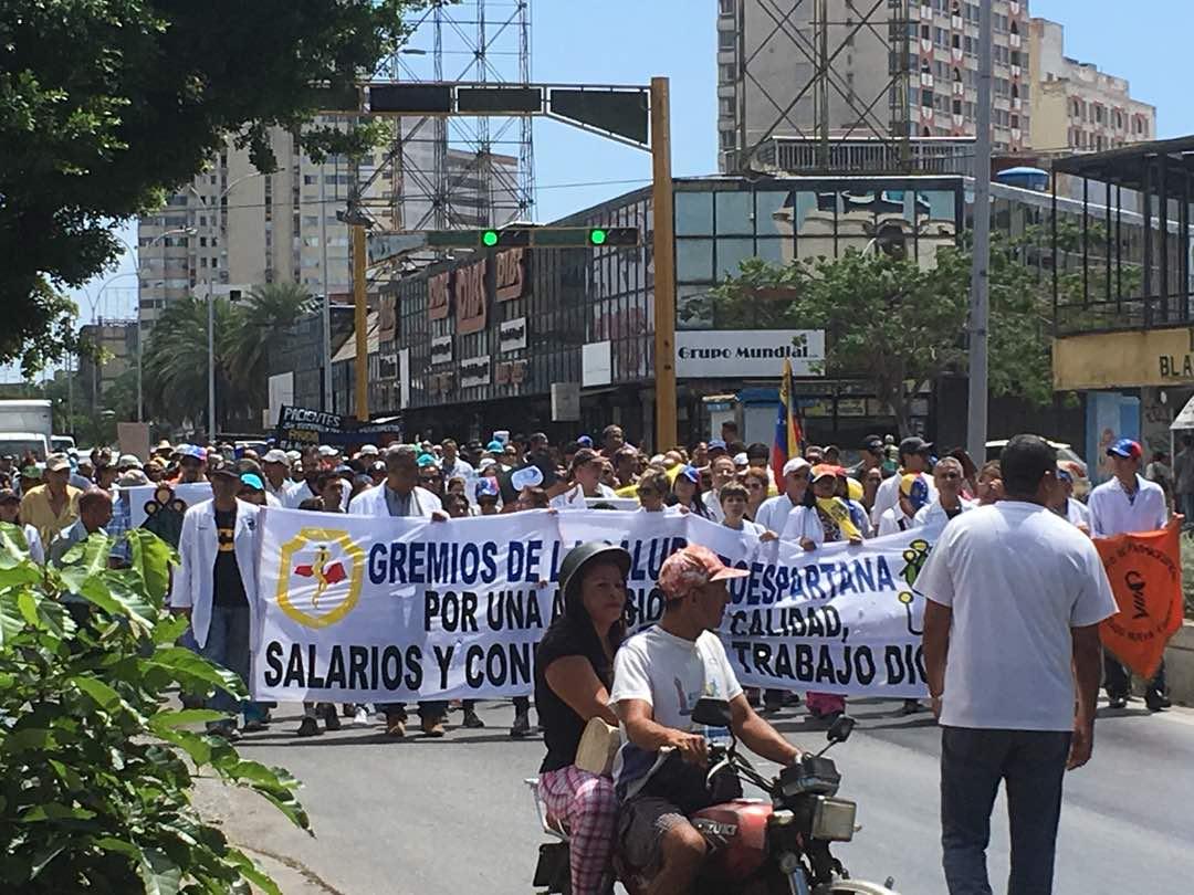 Sector salud de Nueva Esparta también marchó contra la crisis humanitaria (Fotos y video)