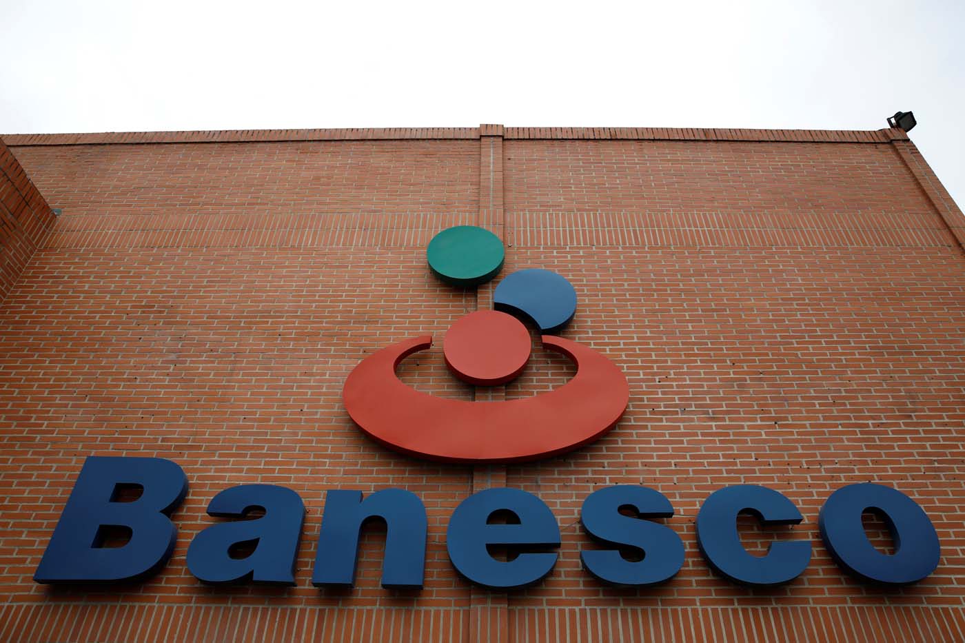 Ejecutivos de Banesco detenidos aún no han comparecido ante un juez