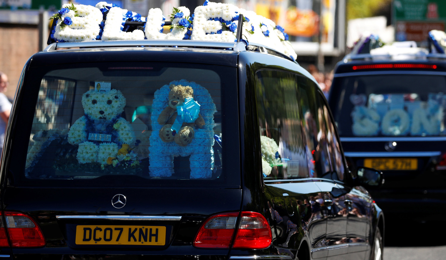 En imágenes: El conmovedor cortejo fúnebre de Alfie Evans