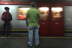 Reportan retraso en la estación las Adjuntas del Metro de Caracas #18Mar