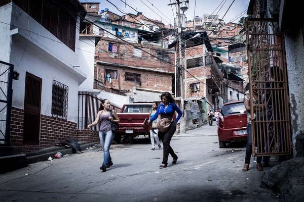 El barrio de Petare, la favela más grade de América Latina, donde está “el callejón de los brujos” (fotos Guillermo Suárez)