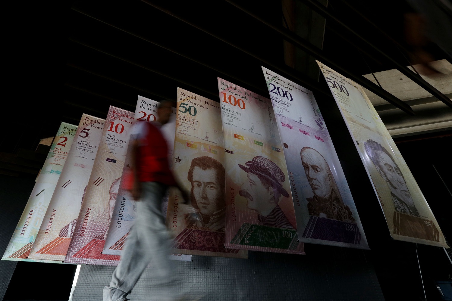 Liquidez monetaria se monta en los  500.000 millones de bolívares
