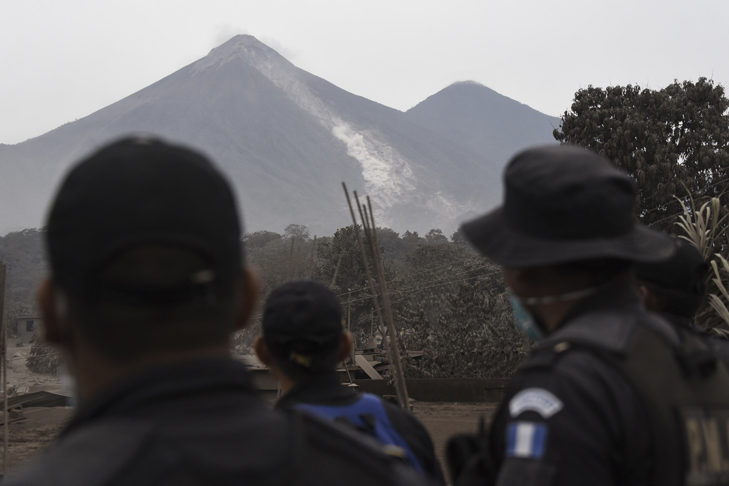 Volcán de Fuego de Guatemala sigue activo con siete explosiones por hora