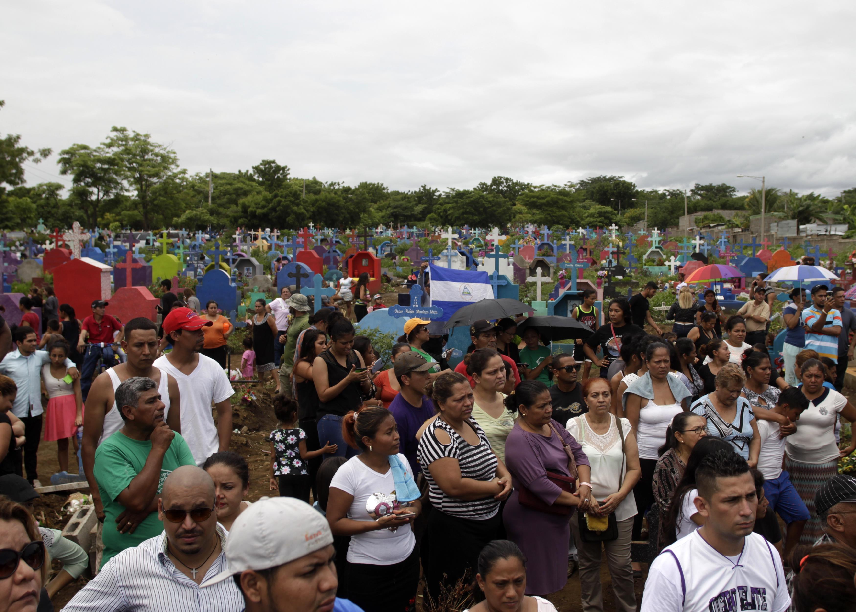 Masaya entierra a sus muertos mientras resiste el asedio del gobierno nicaragüense