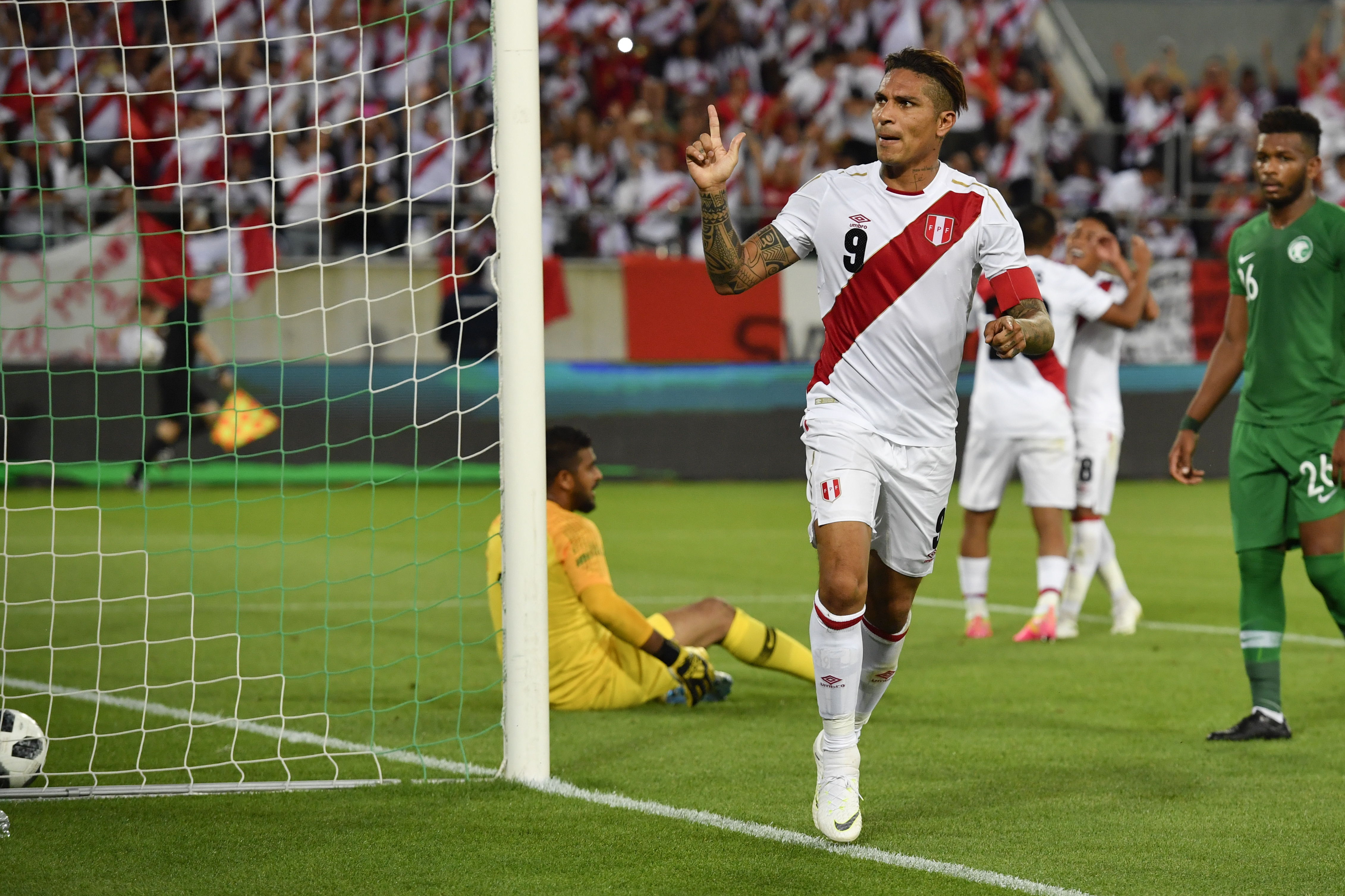 Paolo Guerrero volvió y guió a Perú ante Arabia Saudita