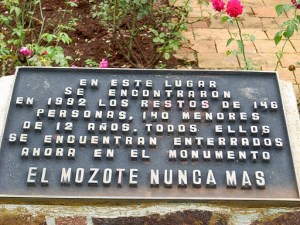Víctimas de masacre salvadoreña El Mozote refuerzan pruebas contra militares