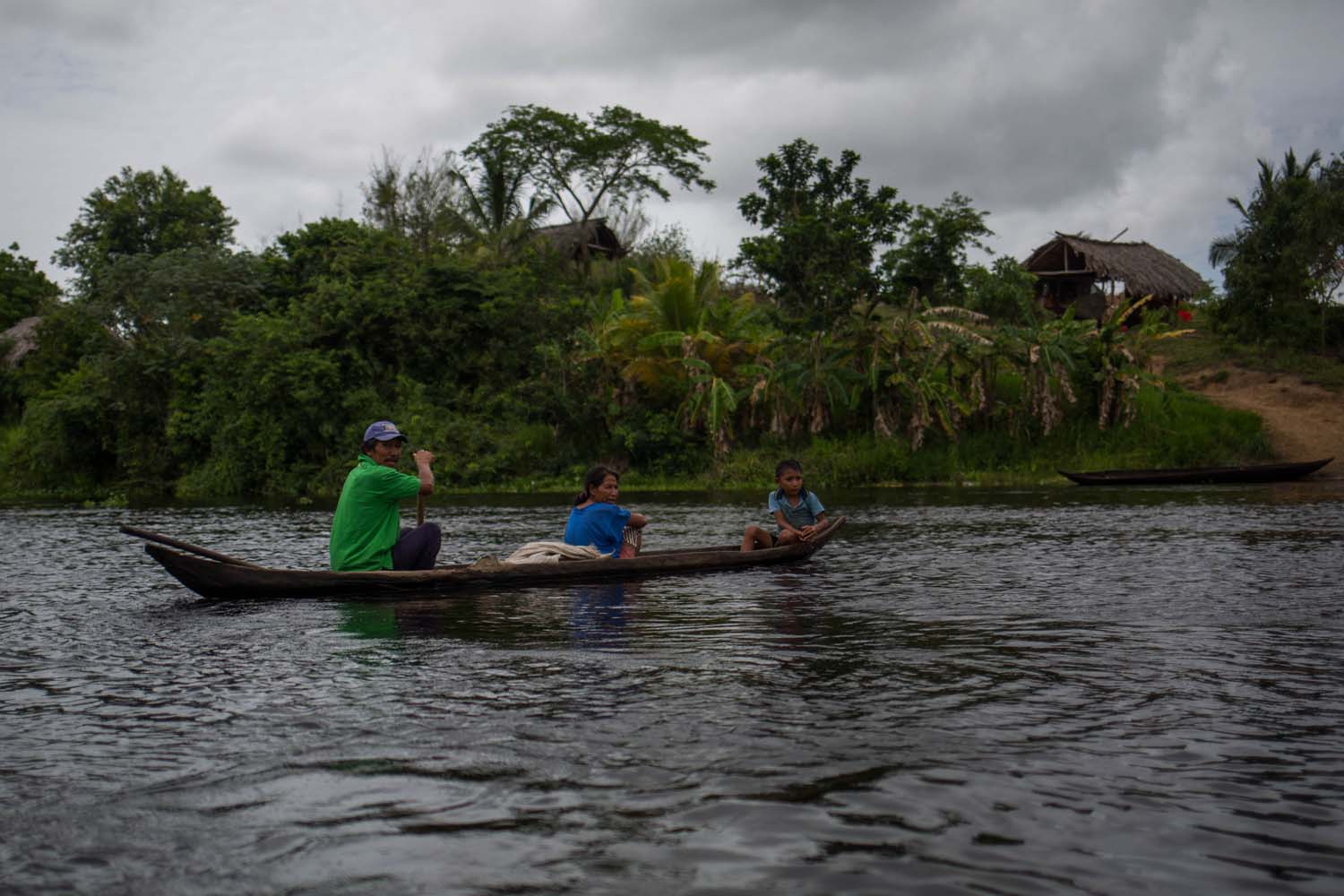 Cómo huyen los indígenas venezolanos del hambre y la miseria