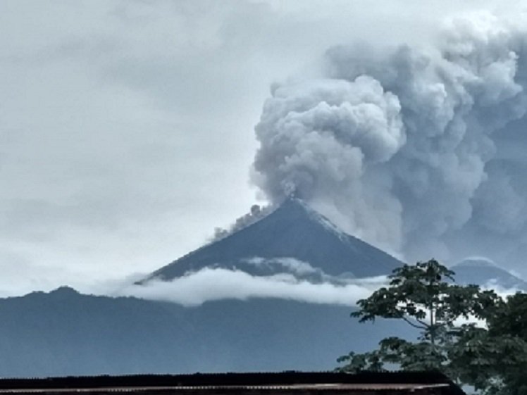 Volcanes explosivos y efusivos: la diferencia entre las erupciones de Guatemala y Hawái
