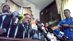 Luis Florido mostró pruebas que lo desvinculan de corrupción e imposición de delegados en el exterior