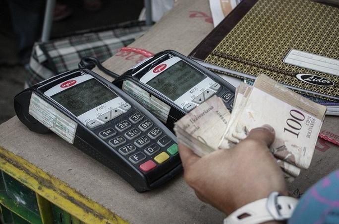 Gobernación de Zulia prohíbe comercializar papel moneda y alquiler de puntos de venta