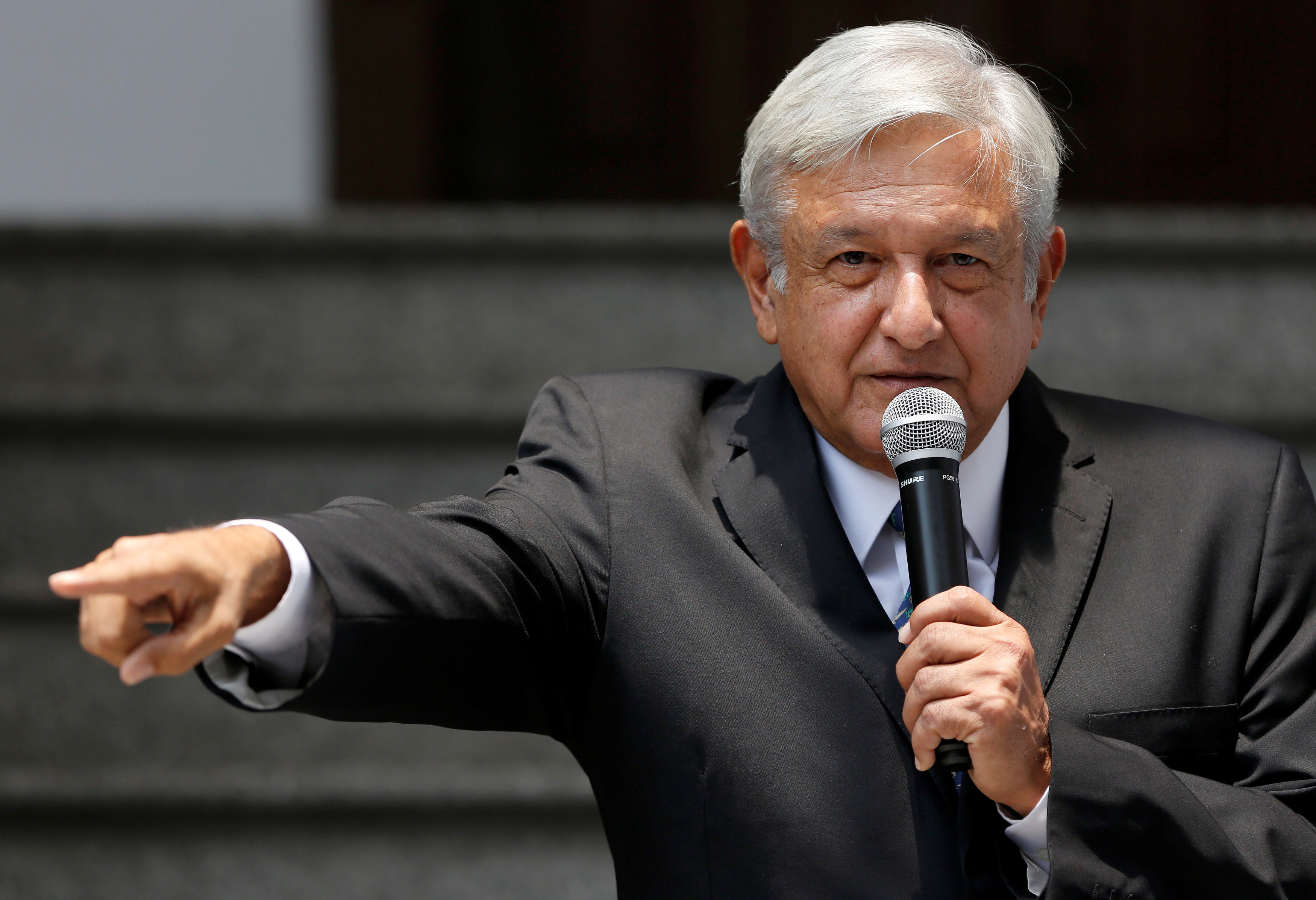 López Obrador quiere diálogo con Trump pero descarta hablar del muro