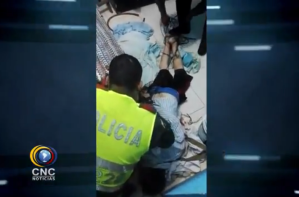 Dos venezolanos amordazaron y golpearon a un anciano en Colombia (video)