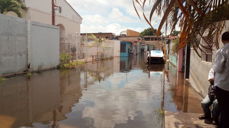 Inundaciones al sur del país añaden más drama a la crisis (Video)