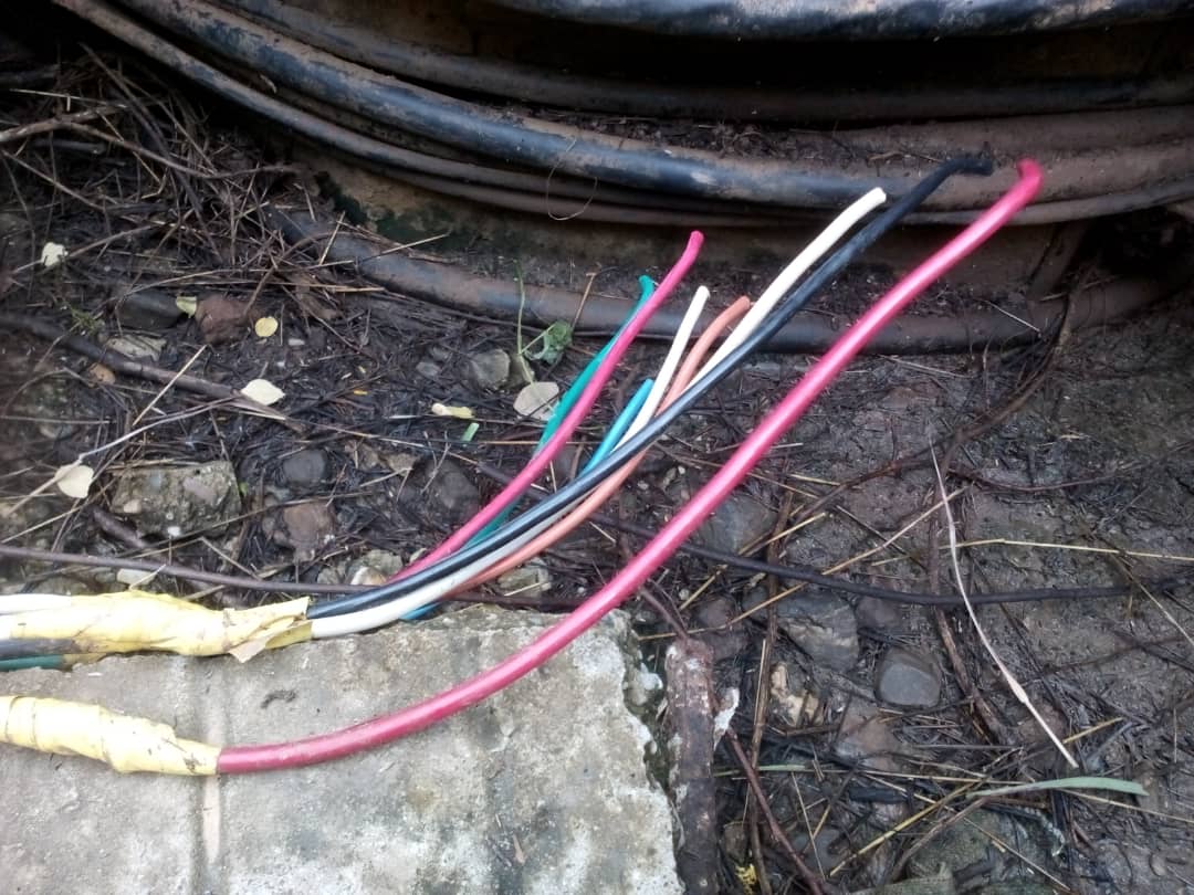 El chiste del día: 20 cables pelados dejaron sin luz a la capital del “país potencia”… según Motta-fotos