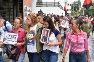 Así asediaron los colectivos chavistas a Lilian Tintori este #3Jul (VIDEO)