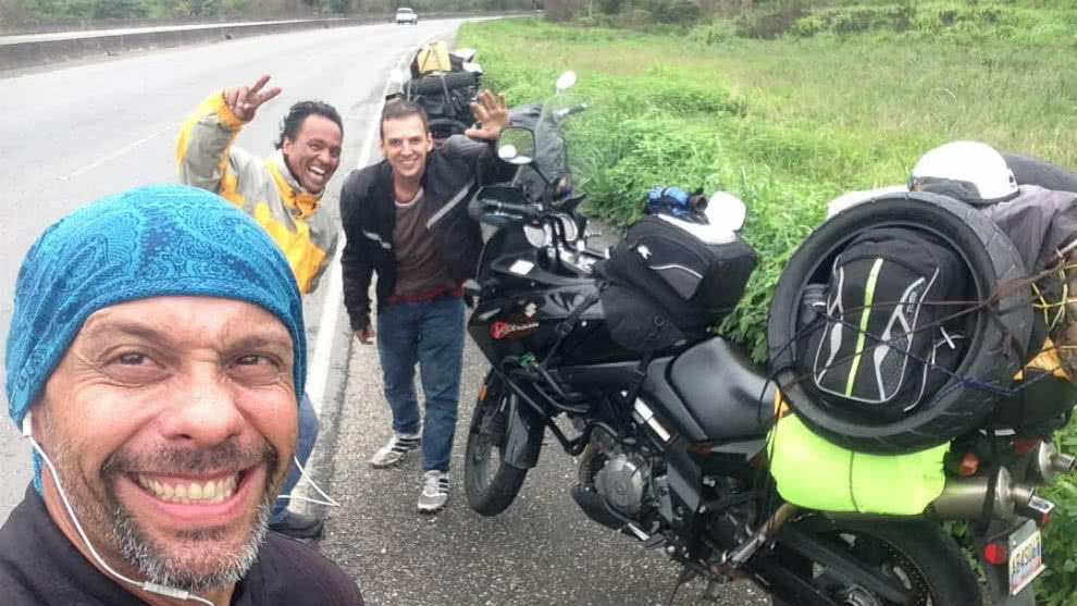Tres venezolanos viajan a Perú en moto para buscar mejores oportunidades