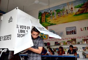 Comienza el cierre de los colegios electorales en México
