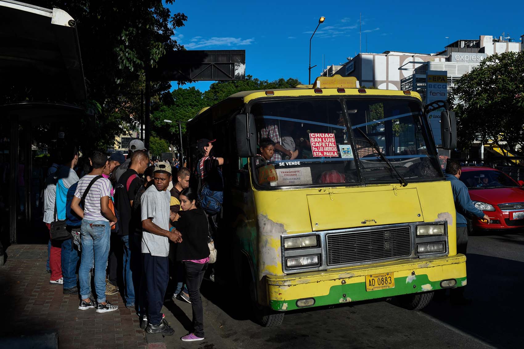 Usuarios denuncian que transporte público está cobrando hasta 500 bolívares el pasaje
