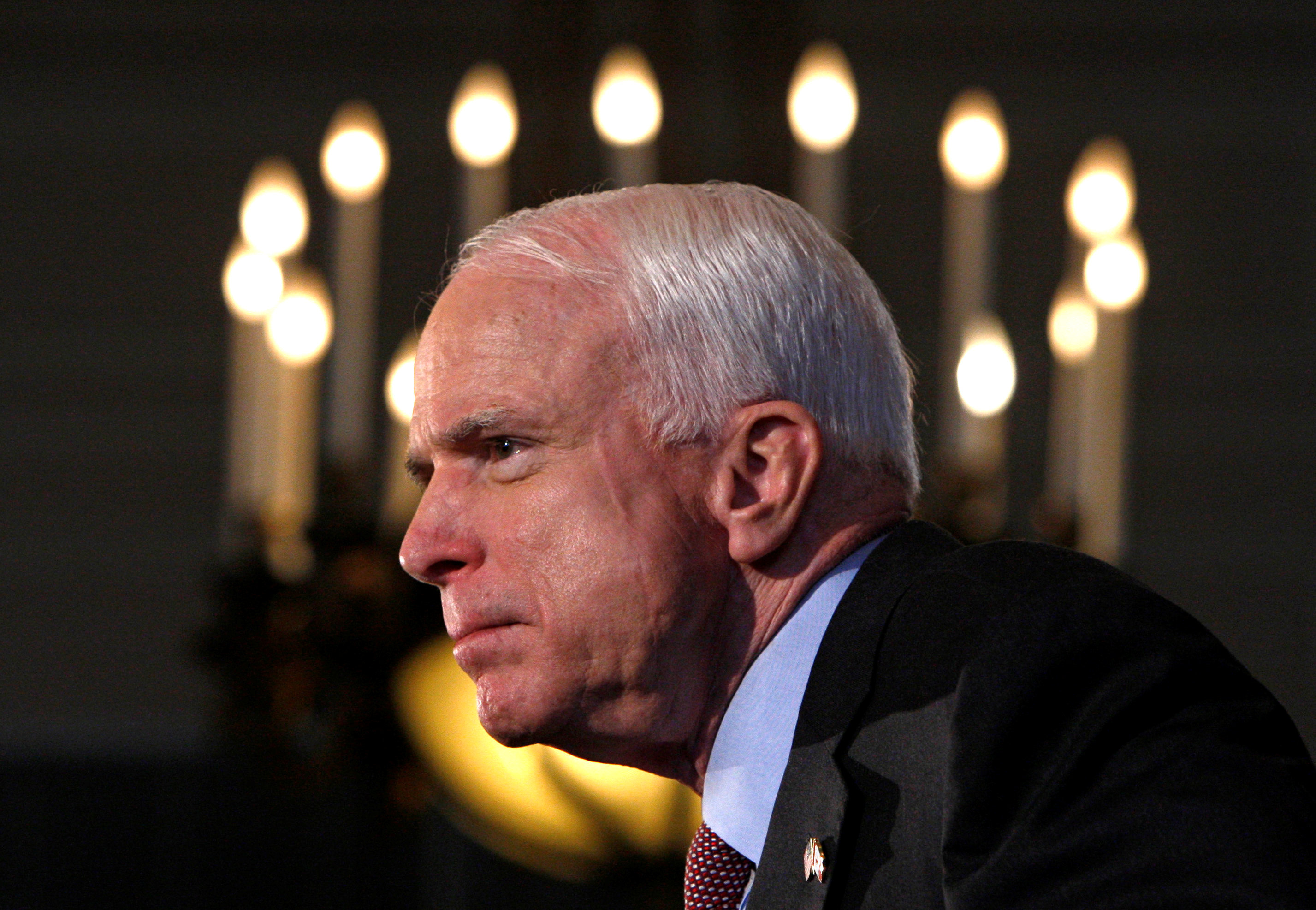 McCain, un líder fiel a unos ideales que le enfrentaron a su propio partido (perfil)