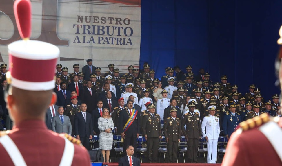 OTRO VIDEO registra la confusión en la Avenida Bolívar tras supuesto atentado en acto de Maduro