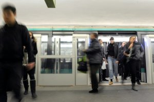 Una avería obliga a evacuar a más de 3.000 pasajeros del metro de París