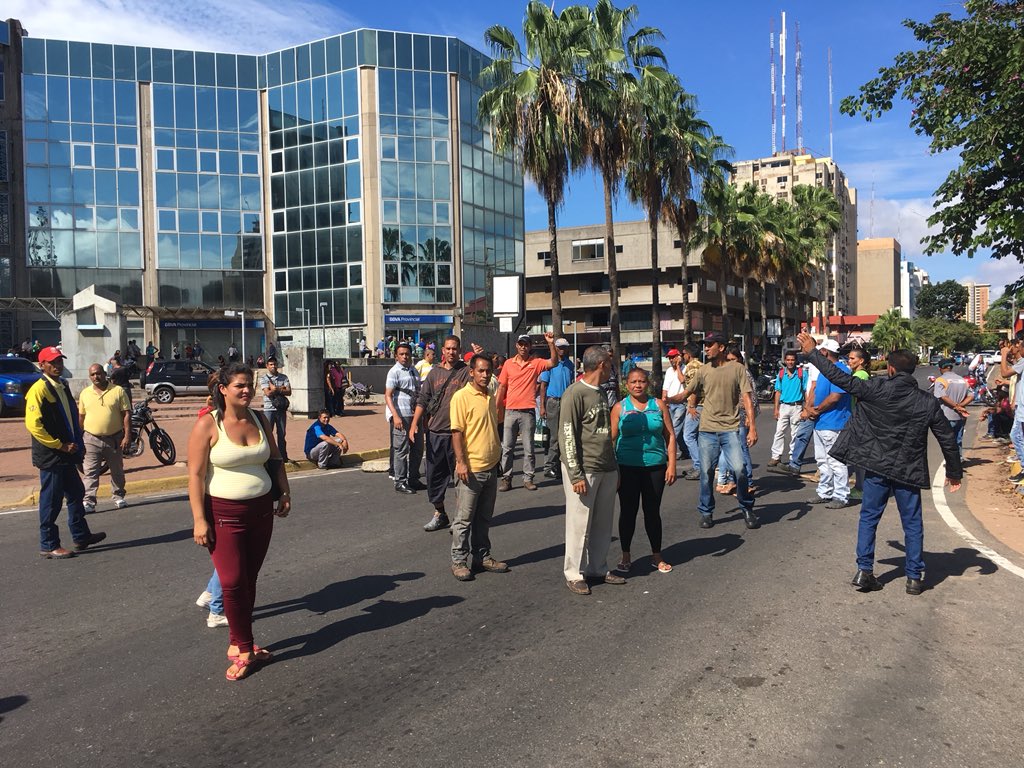 Protestan en Guayana por no poder retirar efectivo #24Ago