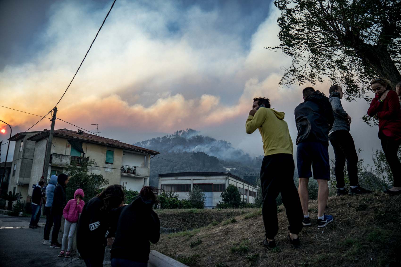 Incendio en la Toscana italiana obliga a desalojar varios pueblos (Fotos)