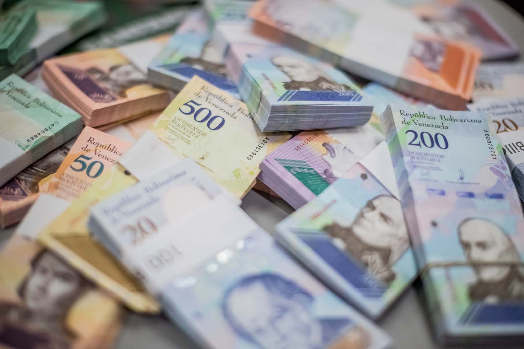 Moneda venezolana se deprecia un 24,55 % en medio de crisis que atraviesa el país