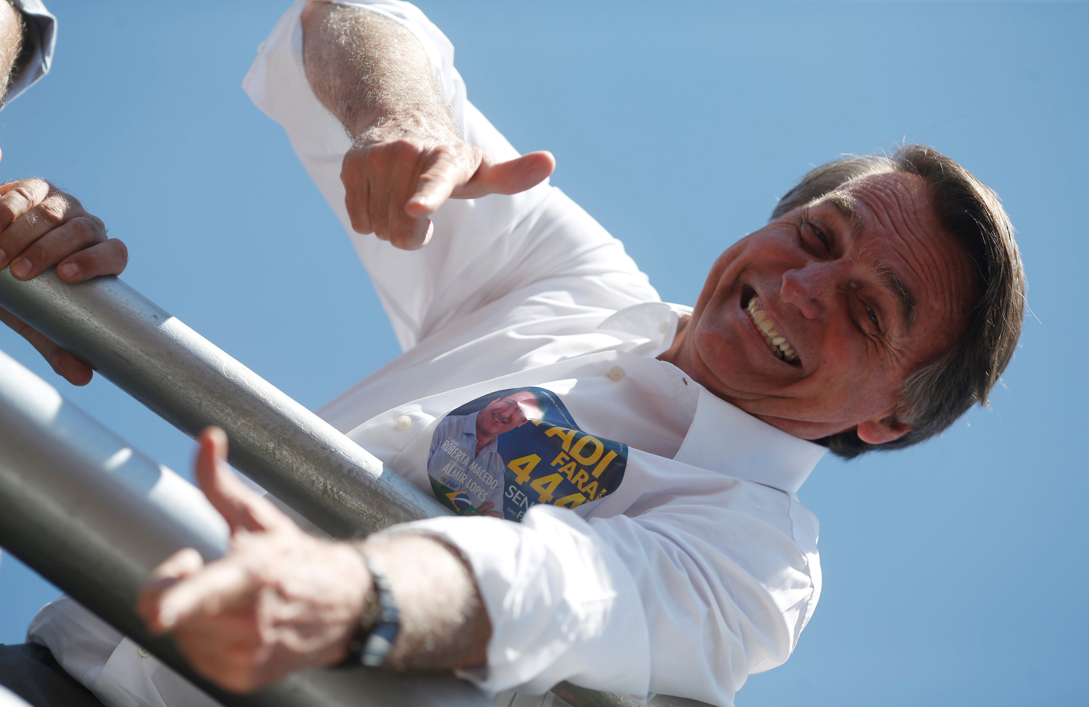 Bolsonaro dice que sigue en la disputa y liderando sondeos tras ataque en Brasil