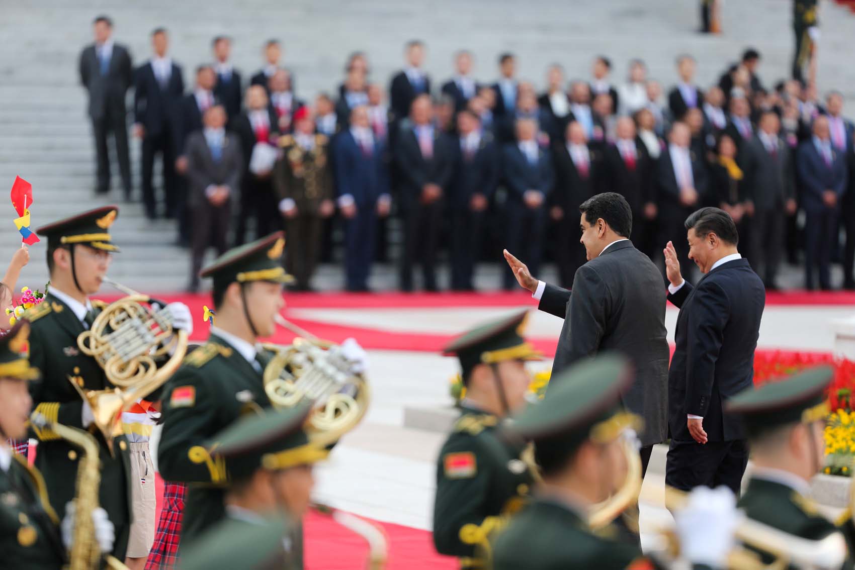 Los intereses que están en juego durante la desesperada visita de Maduro a China