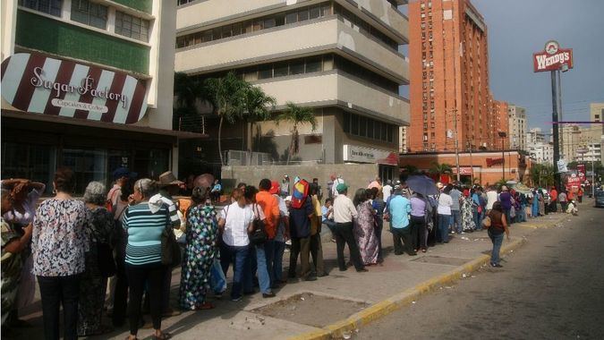 Muertes, desnutrición y llanto: Abuelos cuentan sus penurias mientras suplican por su pensión (VIDEOS)