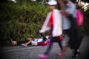 Hondureños avanzan por México a pesar de la amenaza de EEUU de enviar tropas a la frontera (Fotos)