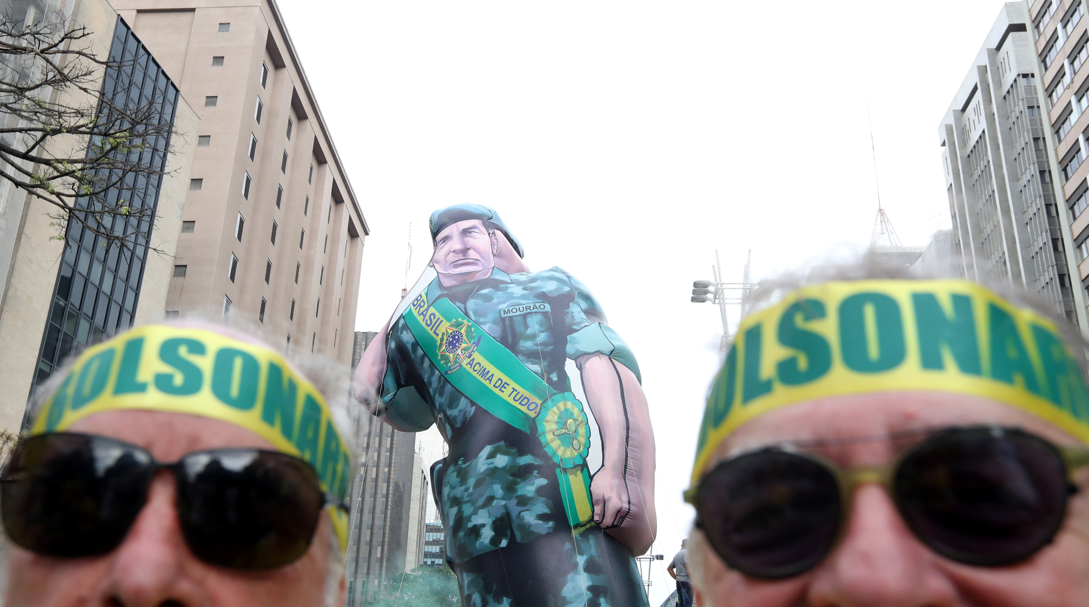 Bolsonaro siguió creciendo en los sondeos en vísperas de las elecciones en Brasil