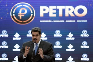 Maduro “inventará” un decreto que permita comprar y vender inmuebles en petro