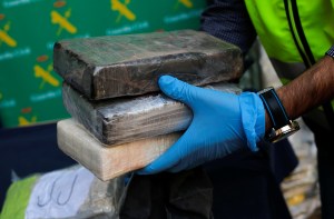 Incautadas cerca de tres toneladas de cocaína en un barco mercante en España