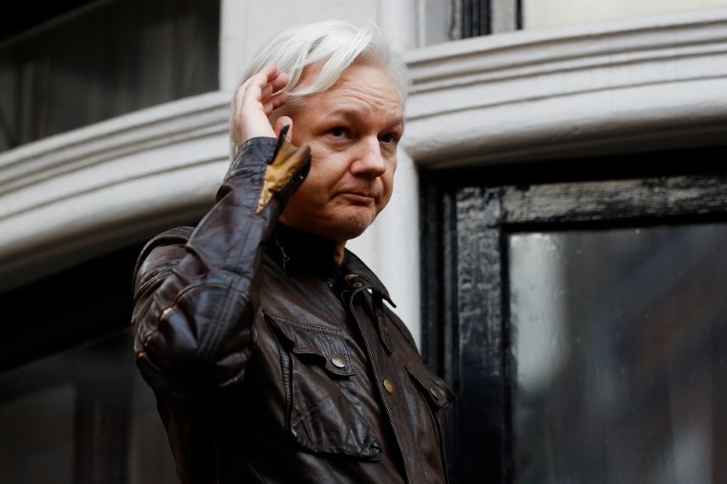 Assange dispuesto a entregarse si Reino Unido asegura que no será extraditado a EEUU